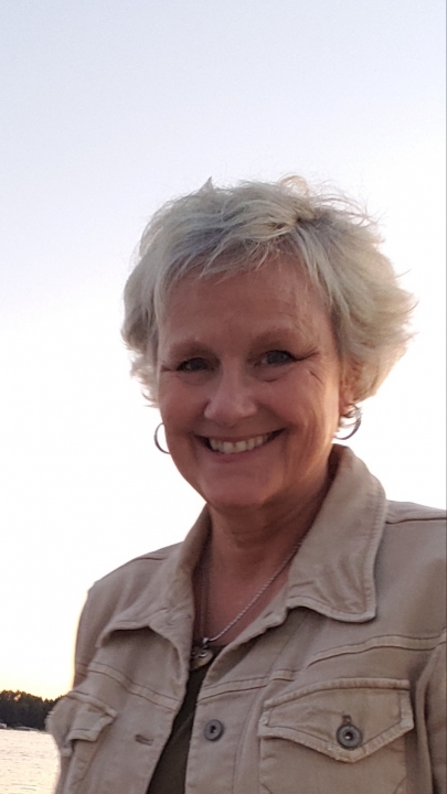Beth Wallace - Class of 1979 - Bettendorf High School