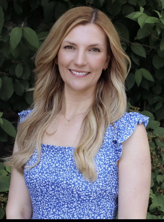 Julie Brown - Class of 1999 - Lake Zurich High School