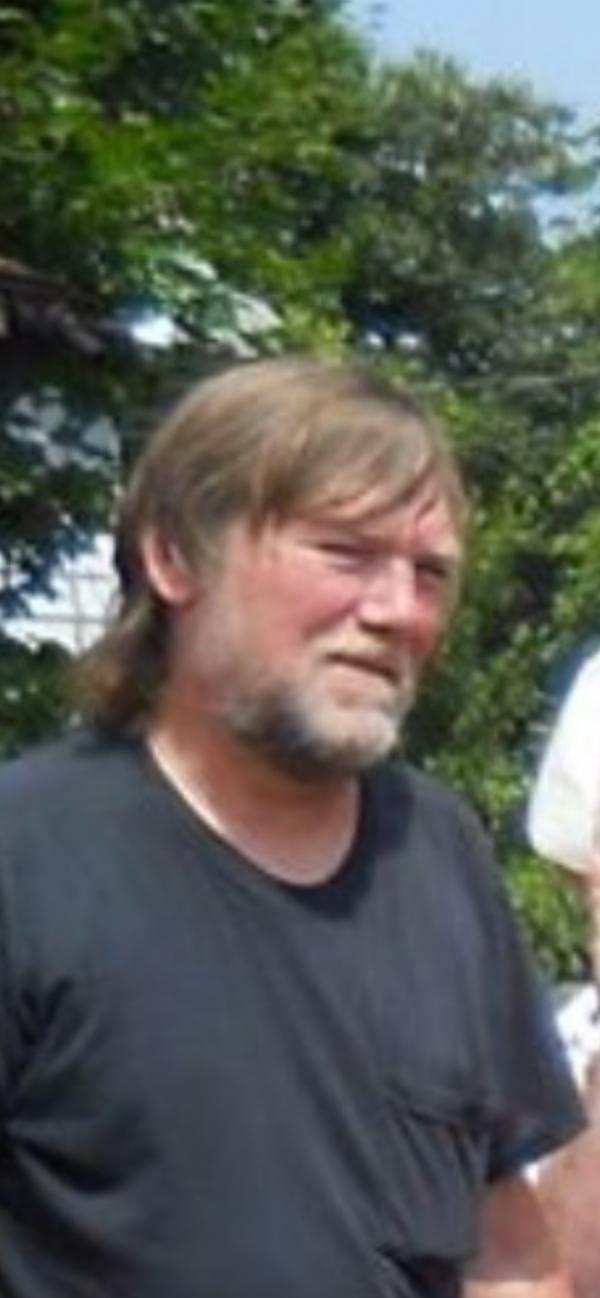 Lloyd R Leist Jr