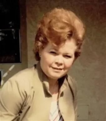 Carole Bast (cannella)
